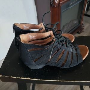 Adorable COBB HILL brand shoes size 8!